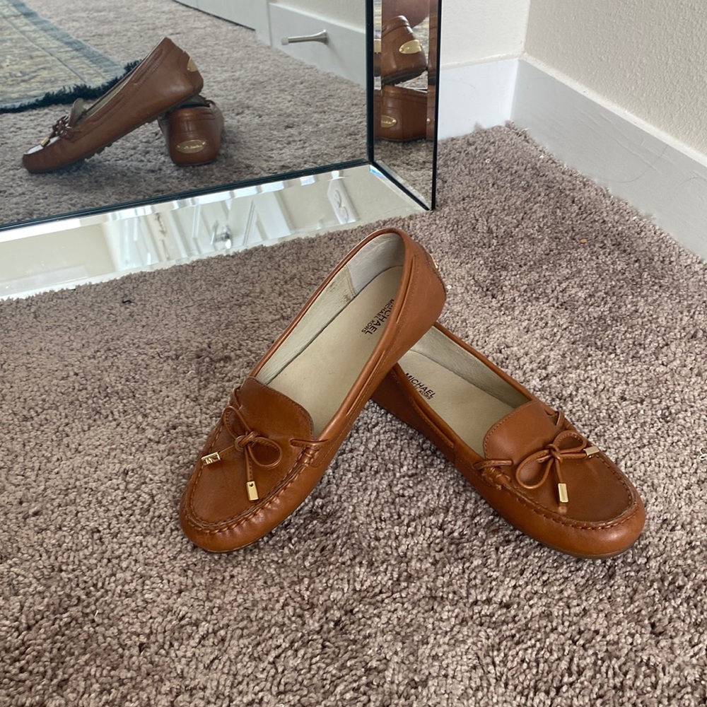 ⭐️PRACTICALLY NEW LEATHER MICHAEL KORS LOAFERS